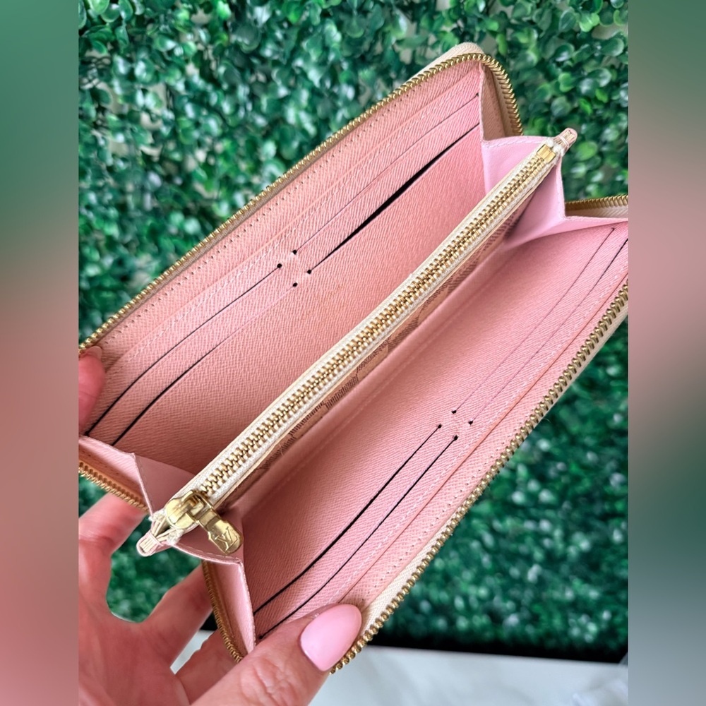 Louis Vuitton Damier Azur Checked Zip-Around Clemence Wallet Pink Interior - Picture 6 of 9